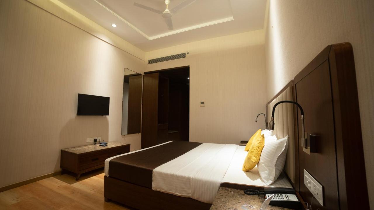 Hotel Rajhans Abhinandan Bhopal Exterior foto