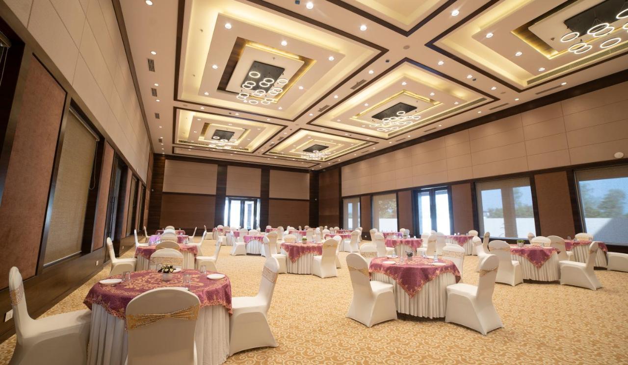 Hotel Rajhans Abhinandan Bhopal Exterior foto