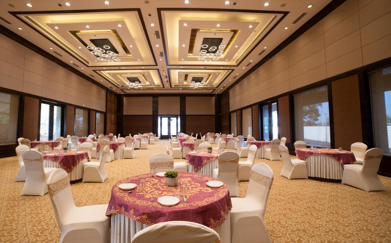 Hotel Rajhans Abhinandan Bhopal Exterior foto