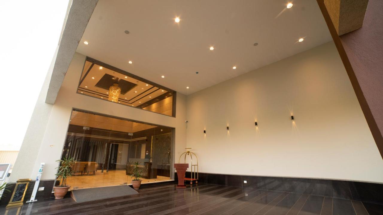 Hotel Rajhans Abhinandan Bhopal Exterior foto